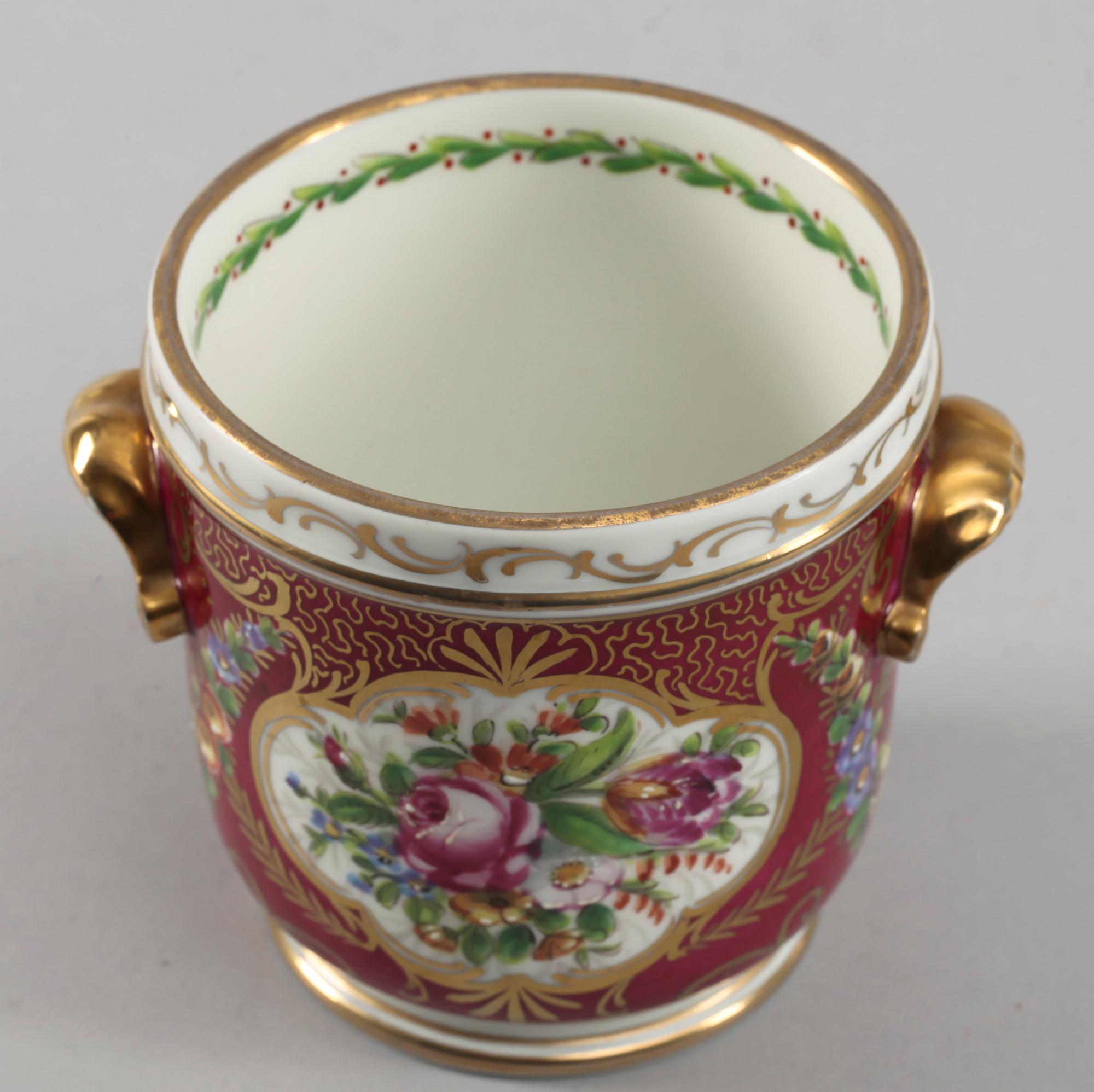 YTTERFODER, porslin, Sevres-liknande märke, Frankrike, 1900-tal.