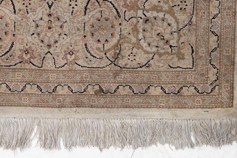 Matta, orientalisk, ca 315 x 203 cm.