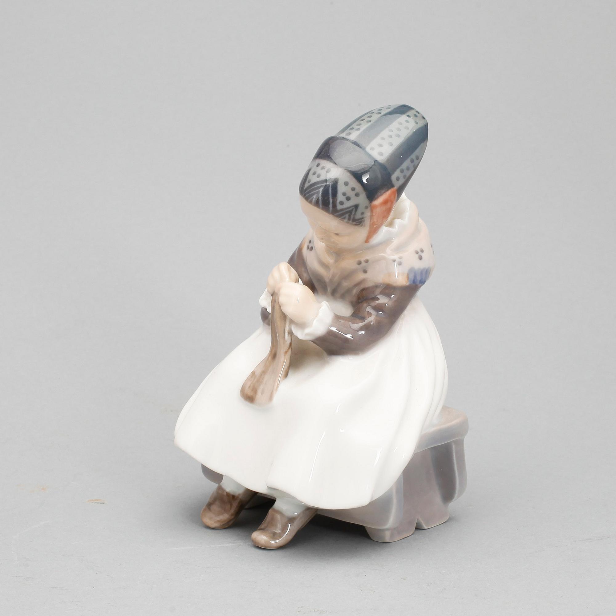 FIGURINER, 9 st samt VAS, porslin, Royal Copenhagen, Danmark.