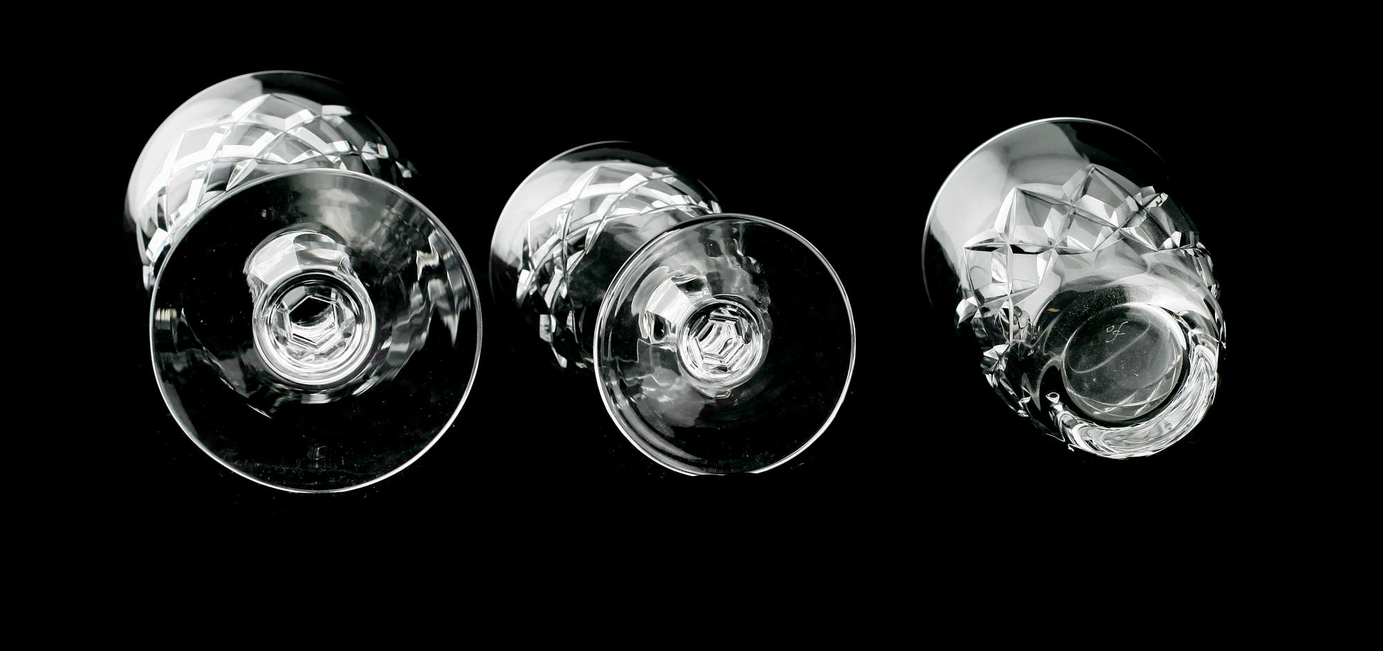 GLASSERVISDELAR, 36 st, glas, "Karolina", Gunnar Cyrén, Orrefors.