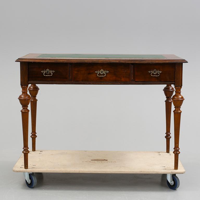 SKRIVBORD, Nyrenässans, omkring 1900.