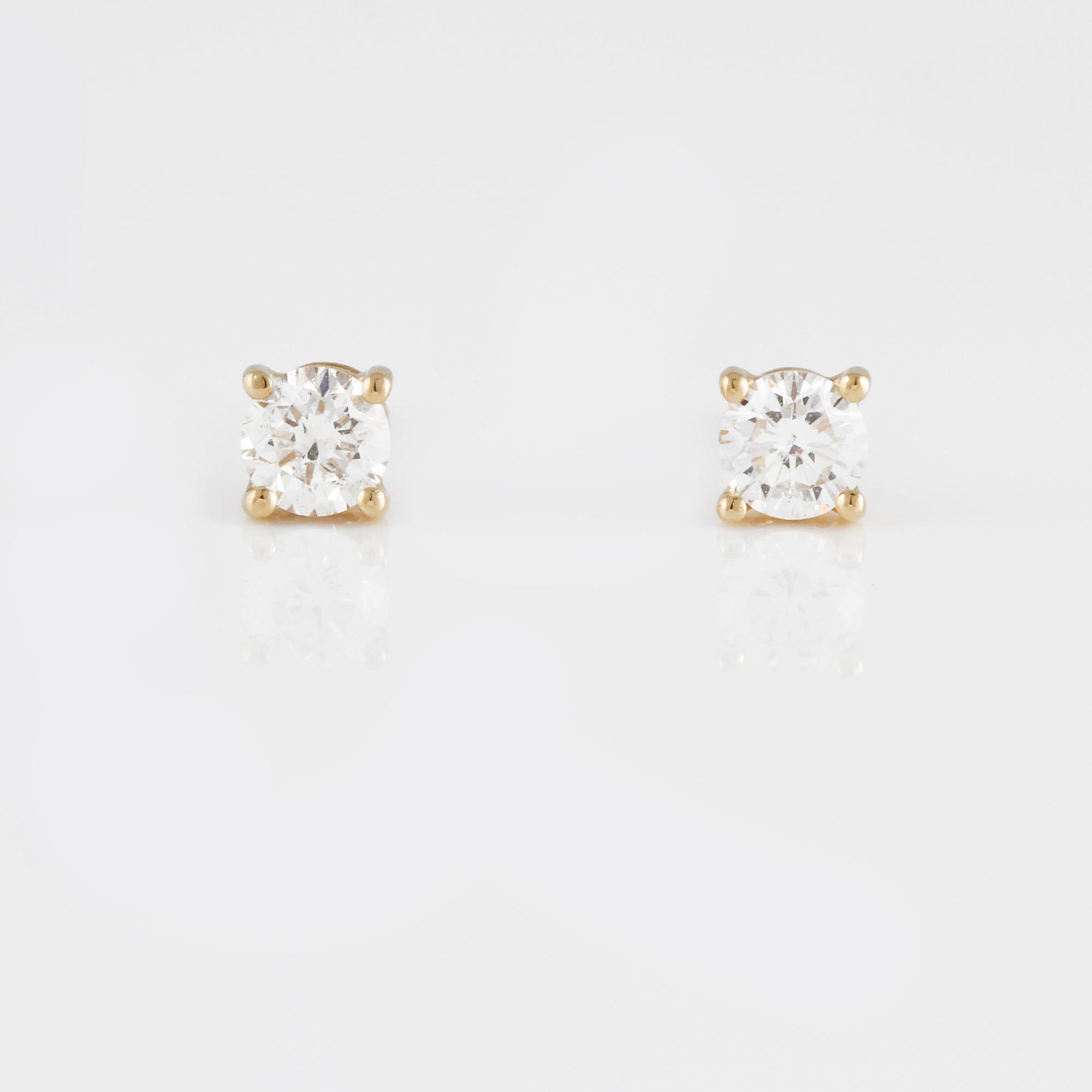 ÖRHÄNGEN, 18K guld med briljantslipade diamanter ca 0.39 ct. Vikt 1,4 gram.