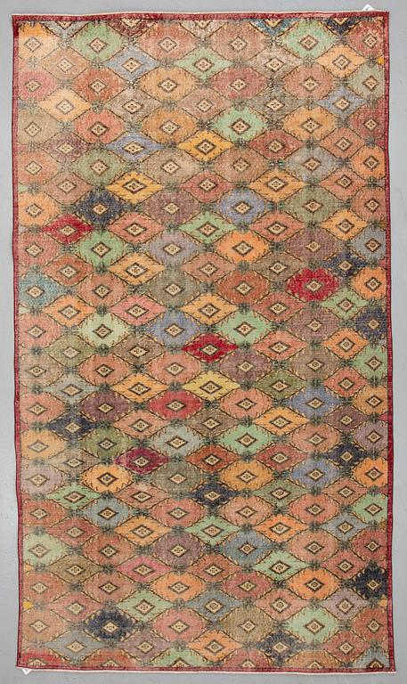 A CARPET, oriental, ca 337 x 184 cm.