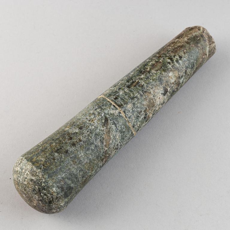 MORTLAR, 3 st, kolmårdsmarmor, med stötar, 1800-/1900-tal.