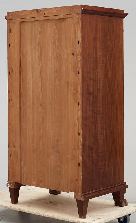 BYRÅ, sengustaviansk stil, omkring sekelskiftet 1900.