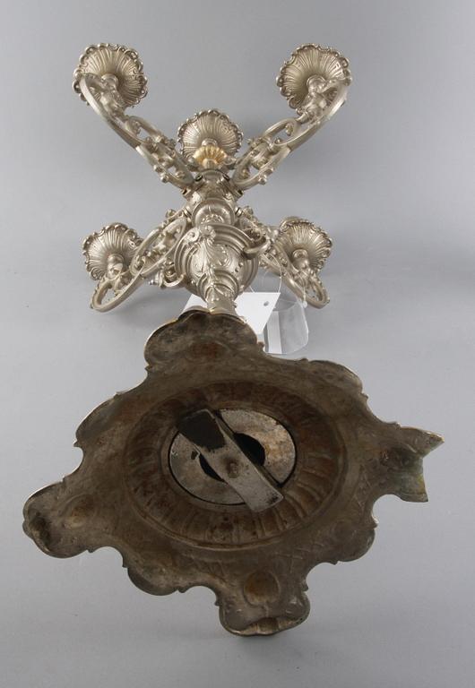 KANDELABRAR, ett par, metall, nyrokokostil.