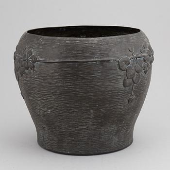 A Jugend flower pot, early 20th Century.