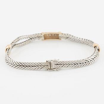 Armband, 18K guld och vitguld med briljantslipade diamanter.