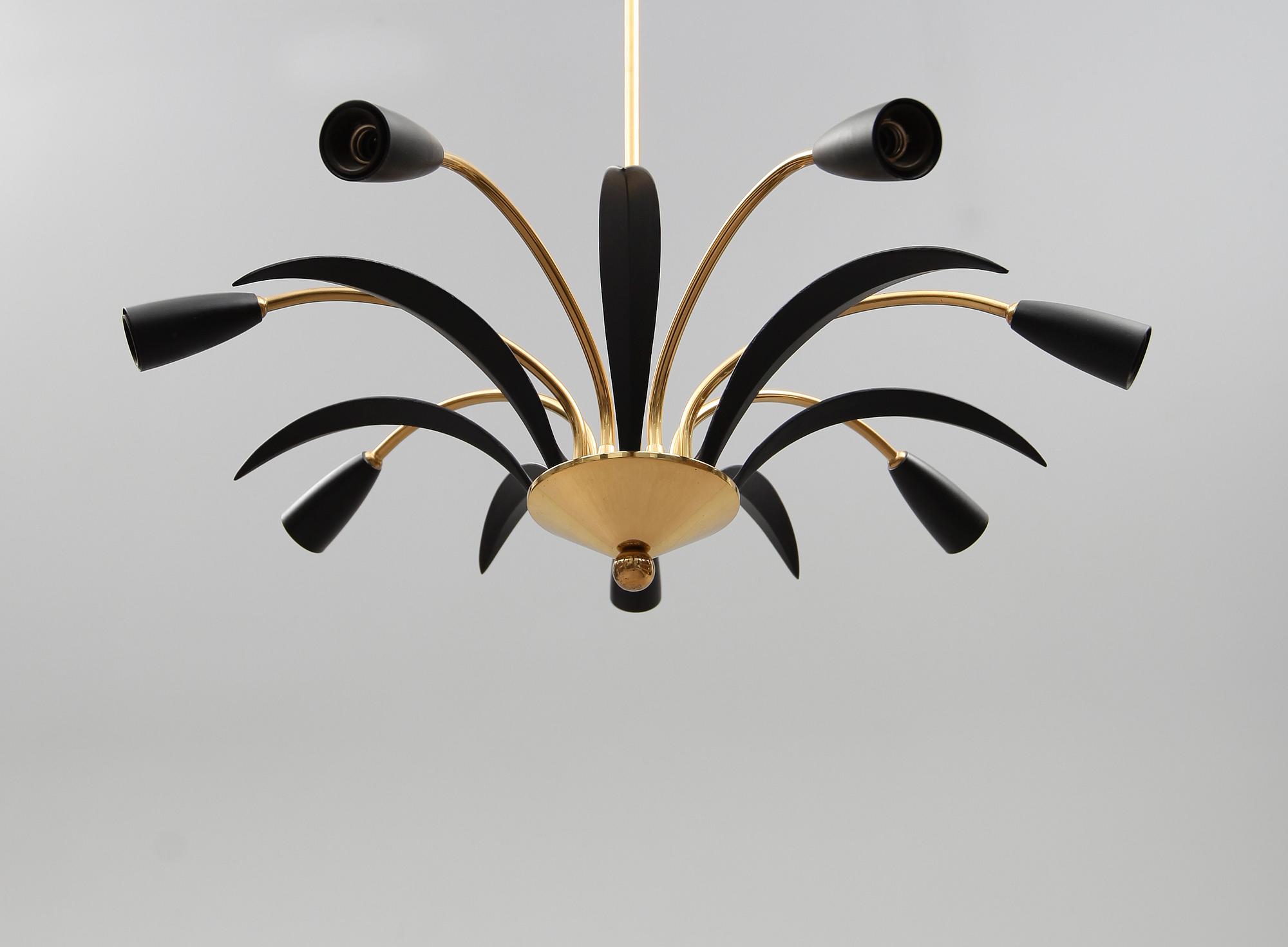 TAKLAMPA, 1900-talets mitt, höjd 69 cm.