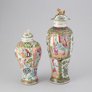 A group of Chinese famille rose porcelain, late Qing dynasty. (12 pieces).