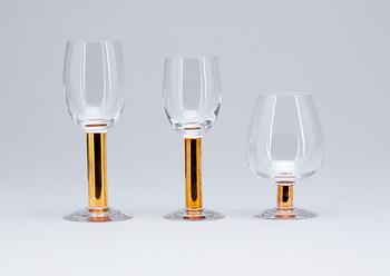 SERVISDELAR, glas, 8 + 6 + 2, glas, "Nobelservisen", formgiven av Gunnar Cyrén för Orrefors. 1900-talets andra hälft.
