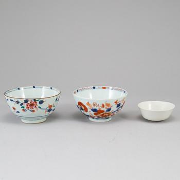 A group of Chinese porcelain, Qing dynasty, 18th-19th Century. (8 pieces).