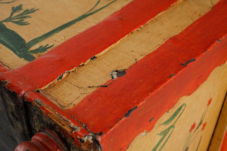 A wooden handicraft casket, made in the first half of the 19th century.