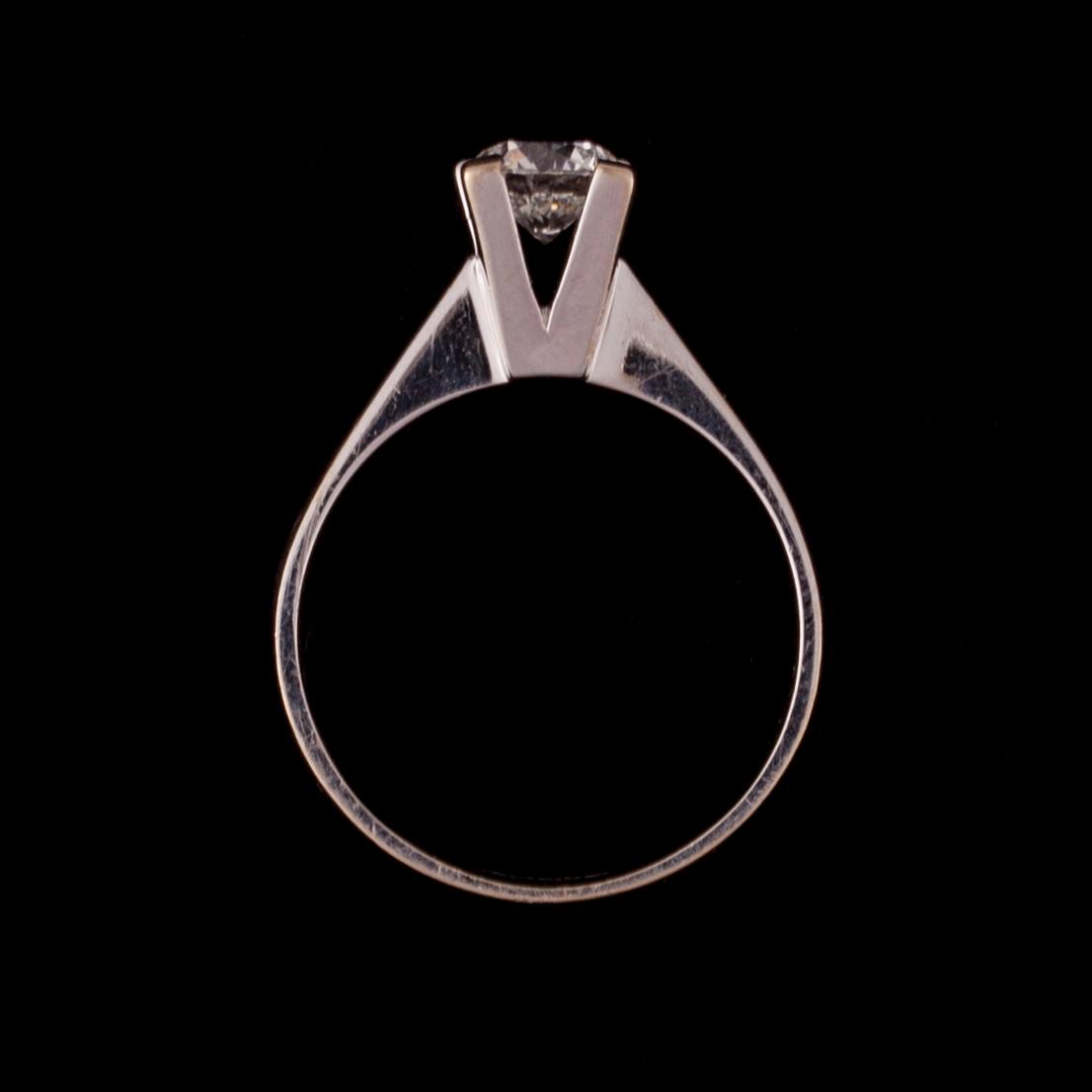 RING, 18K vitguld, diamant. Gulaylar. Vikt ca 3,0 g.