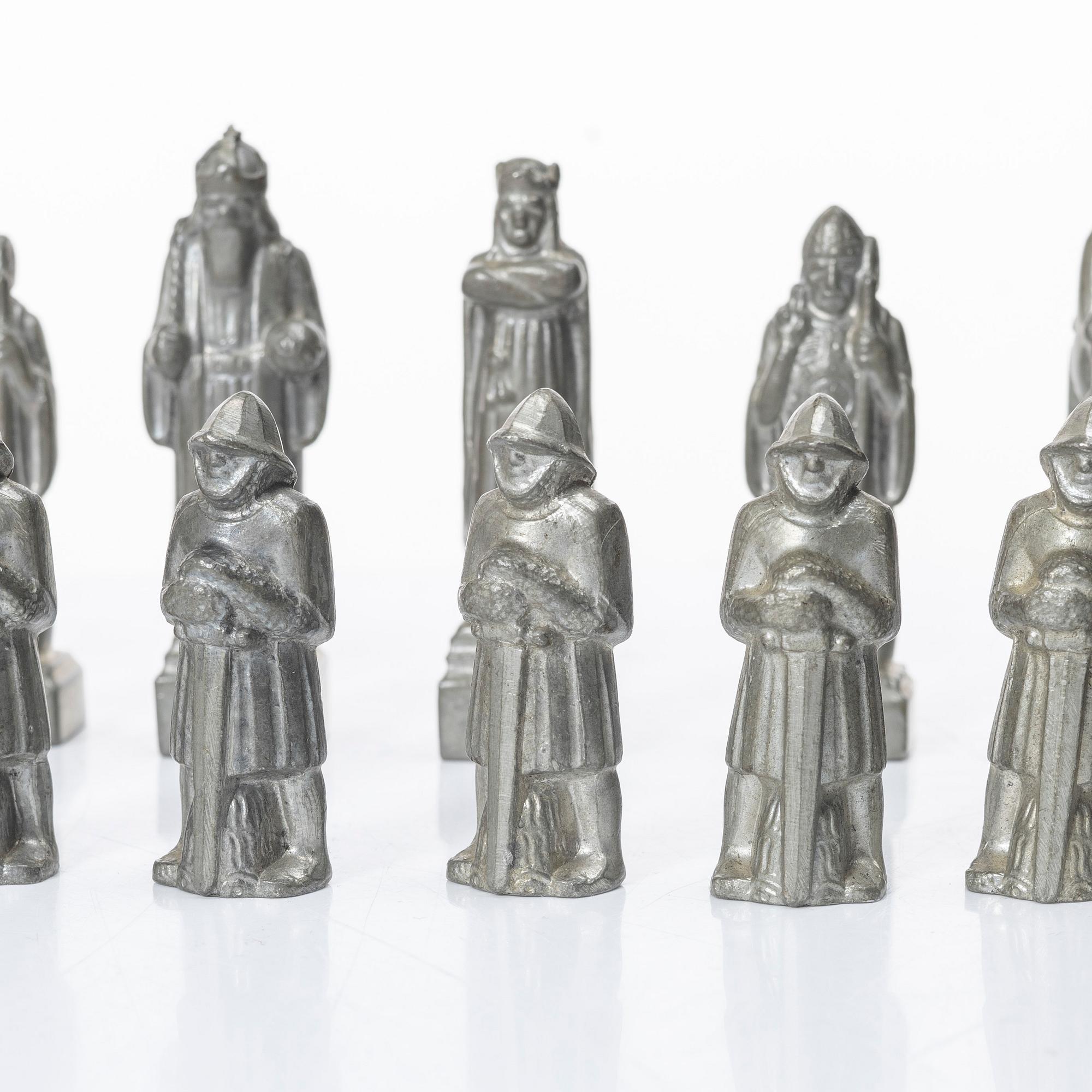 Tore Strindberg, Chess pieces, 32 pcs, Herman Bergmans Gjuteri, Stockholm.