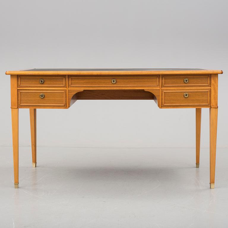 SKRIVBORD, gustaviansk stil. 1900-talets andra hälft.