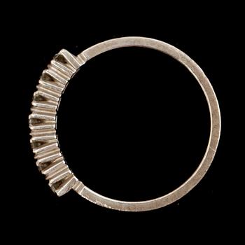 RING, 18 k vitguld, svenska stämplar MAG,1980-tal,  med 7 briljanter ca 0.50 ct, enligt gravyr. Vikt med stenar ca 4 g.