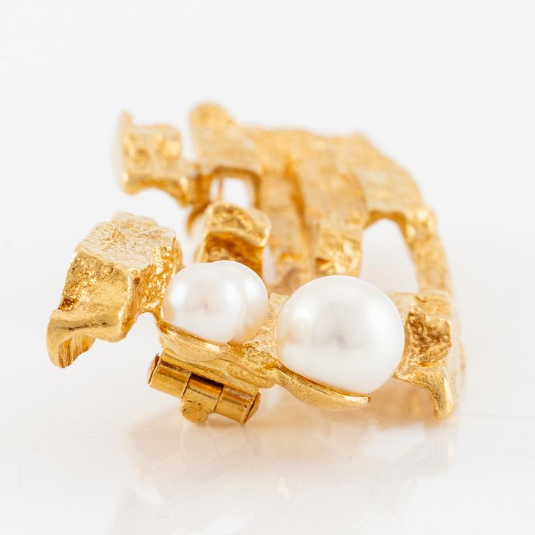 Björn Weckström, a brooch, "Bow of Argo'", 18K gold with pearls, Lapponia.