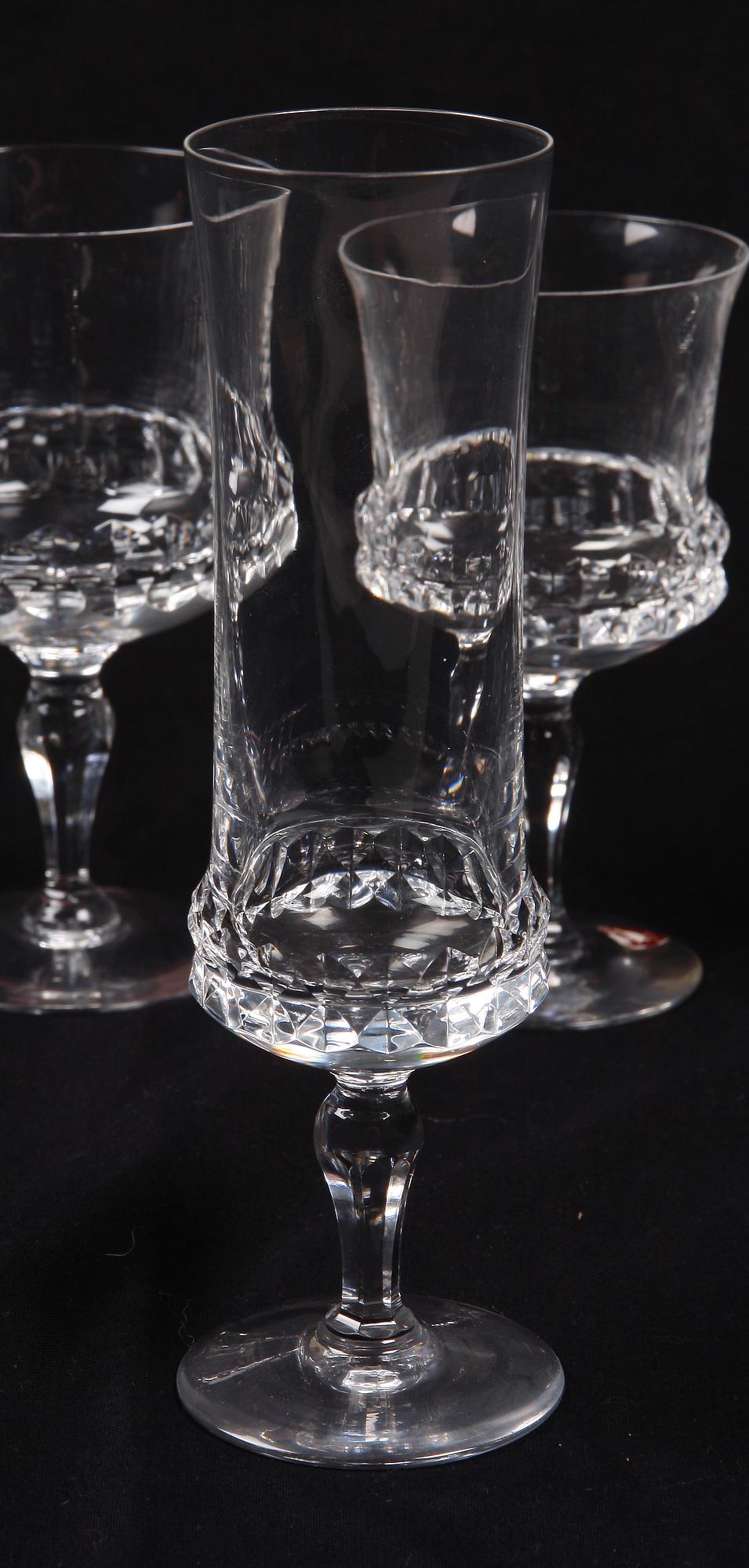 GLASSERVISDELAR, ca 76 st. "Silvia", Orrefors.