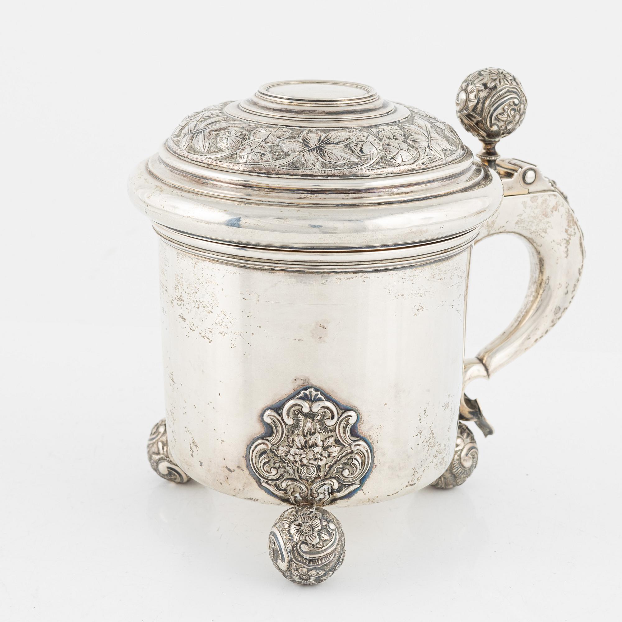 Dryckeskanna, silver, 1902.