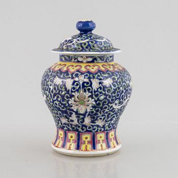 A famille rose vase, Qing dynasty, 19th century, also a jar with cover 20th century.