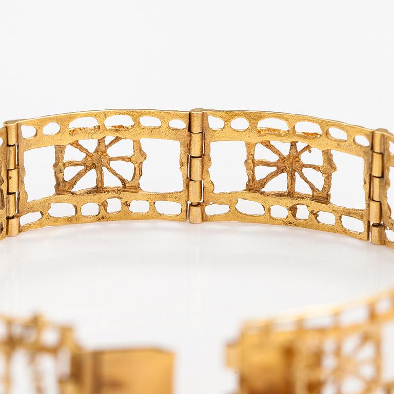 PENTTI SARPANEVA, A 14K gold bracelet "Pitsi". Turun hopea, Turku 1968.