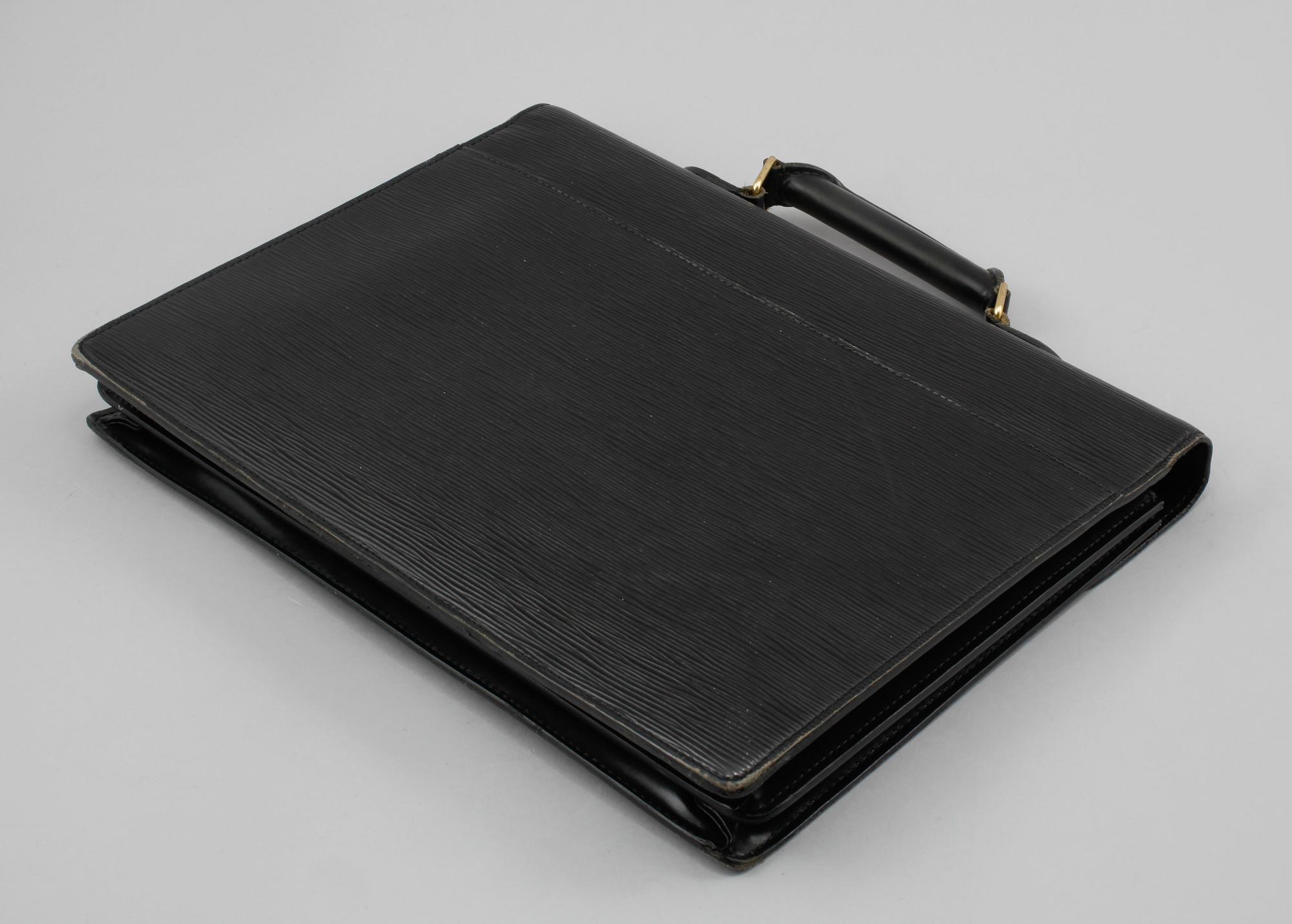 PORTFÖLJ, "Serviette conseiller ambassadeure Epi", Louis Vuitton.