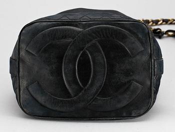 A 1970s black leather shoulderbag by Chanel.