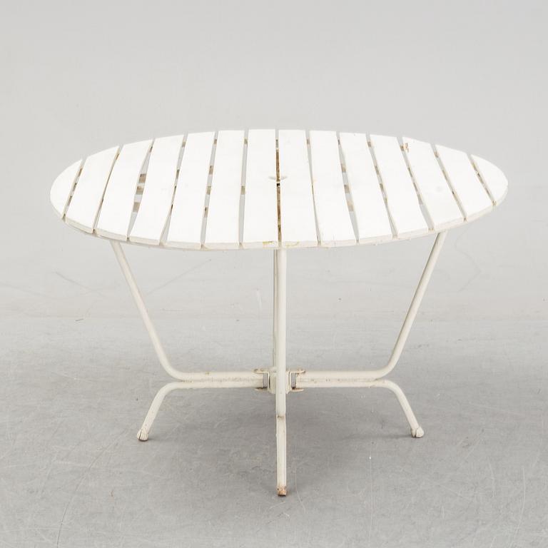 Trädsgårdsmöbler, stolar "P1", och bord 8/100, AB Trädgårdsmöbler Osby, 1960-tal.