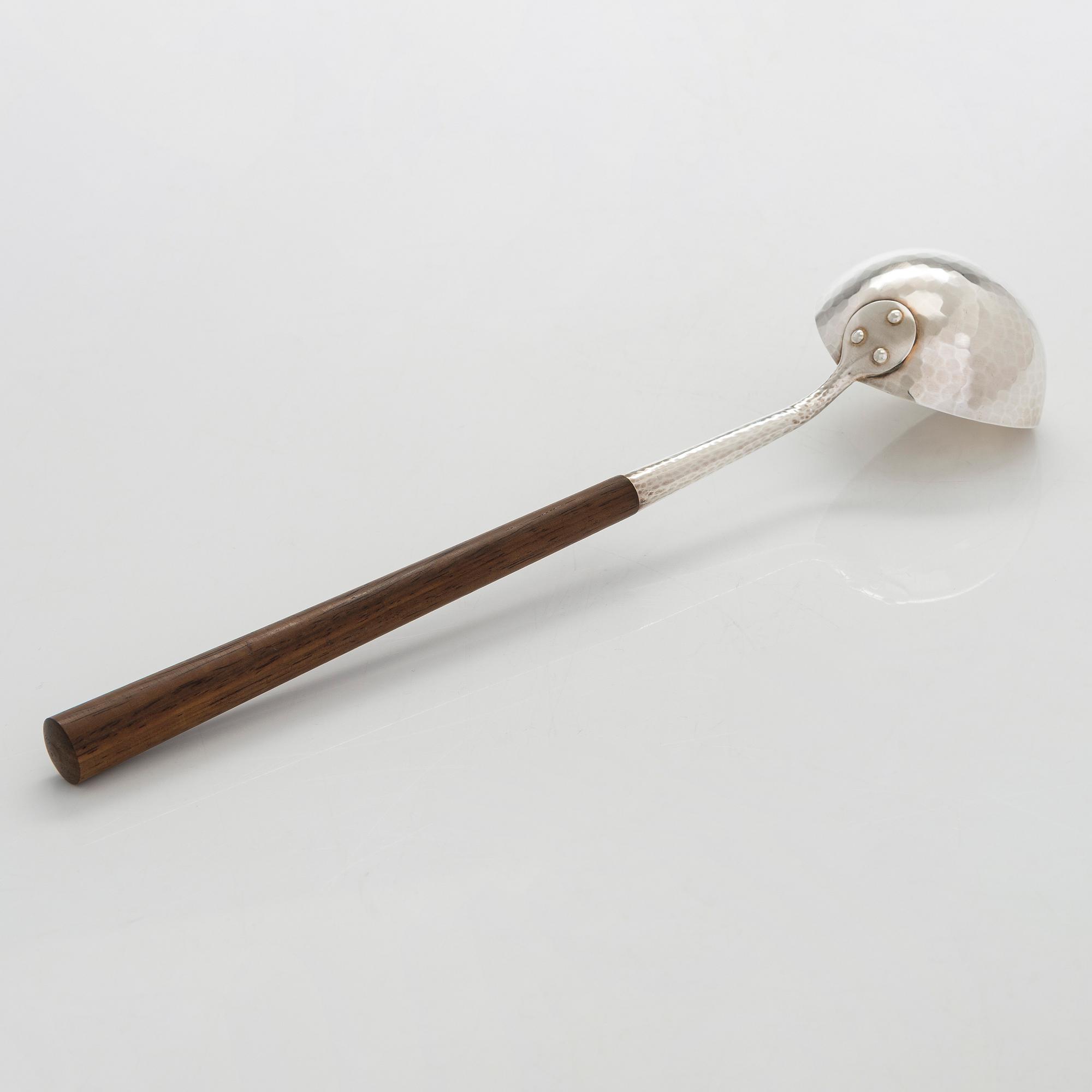 Tapio Wirkkala, boolimalja ja -kauha, hopeaa, palisanteri, Kultakeskus, Hämeenlinna, 1974.