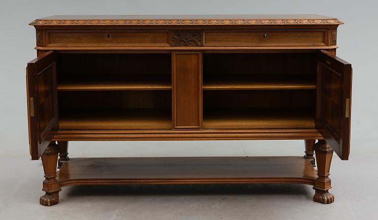 SIDEBOARD, Carl Johanssons Möbleringsaffär, Stockholm, 1900-talets första hälft.