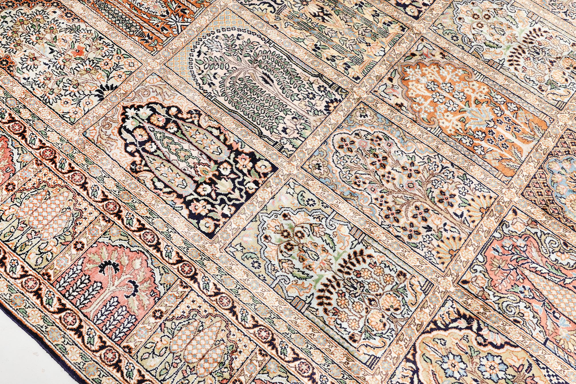 Matta, silke Kashmir, ca 316 x 213 cm.