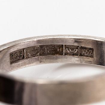 Reino Saastamoinen, Sormus, sterlinghopeaa ja spektroliitti. Helsinki 1970.