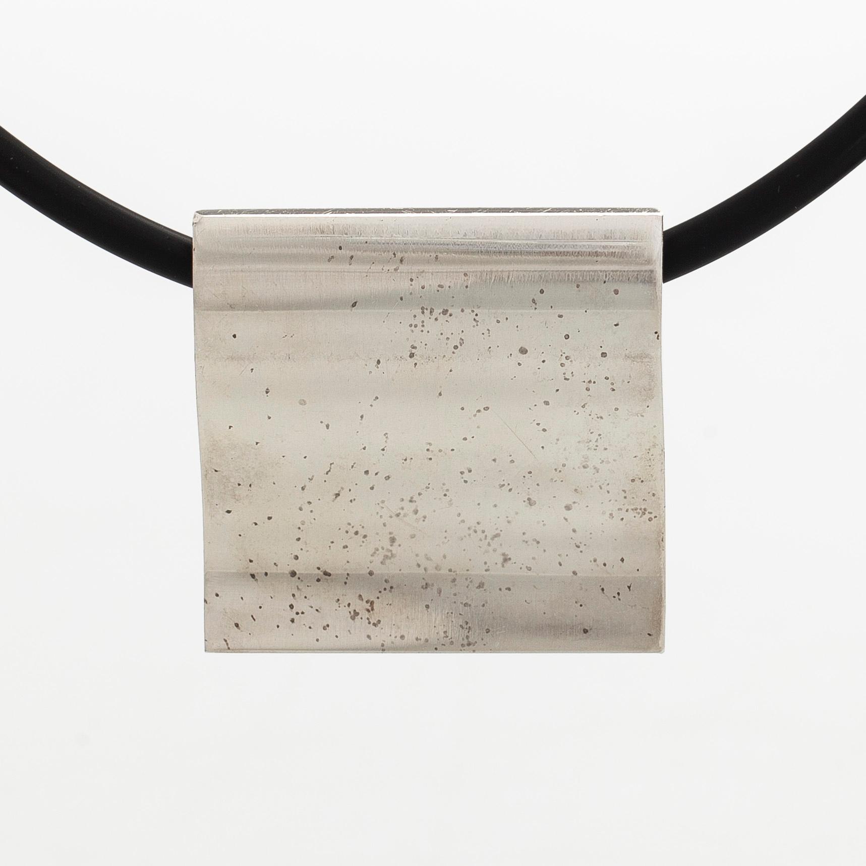 Nanna Ditzel, hängsmycke/brosch, "Surf", sterling silver, Georg Jensen, Danmark.