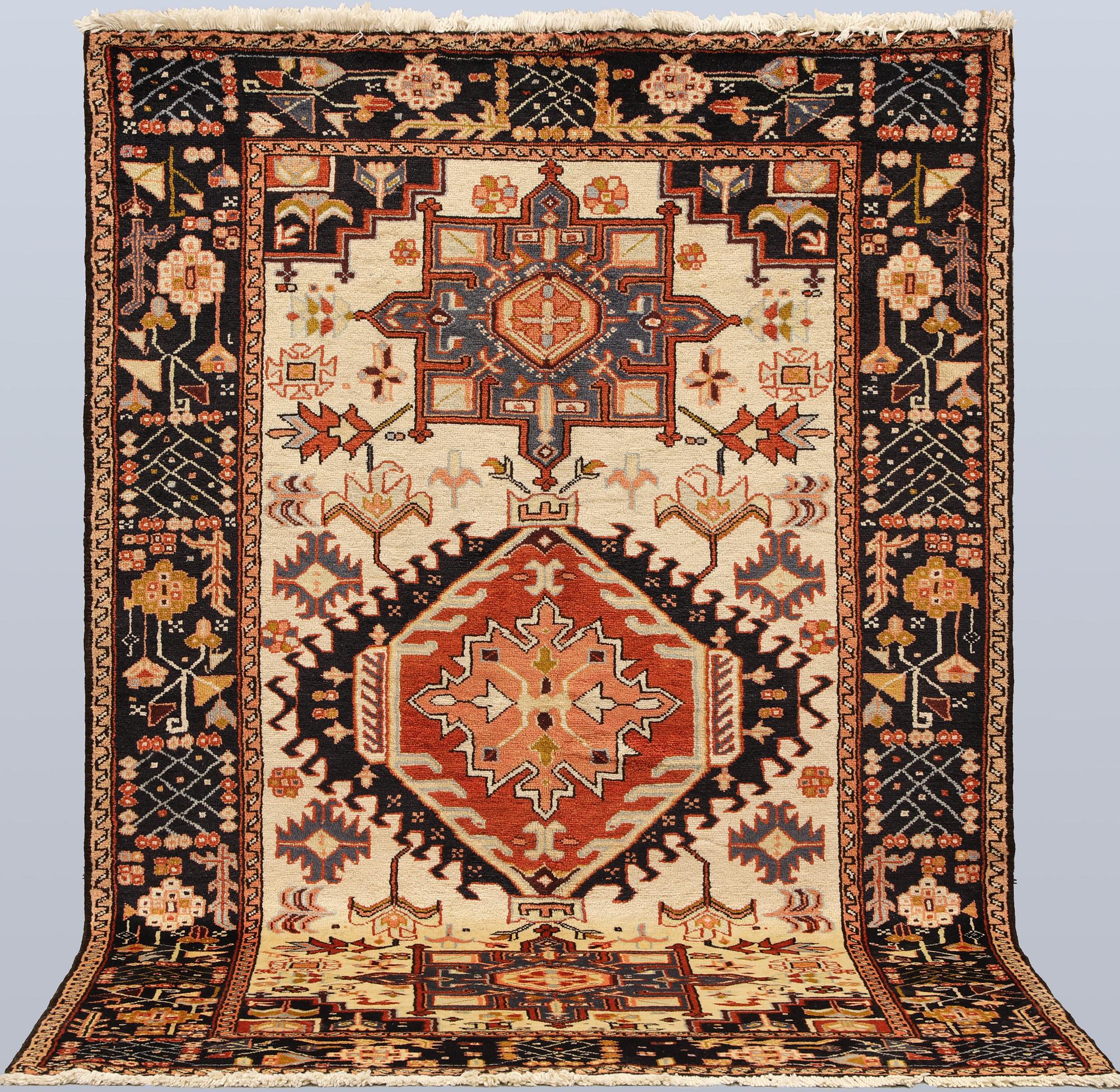 A Heris carpet, approx. 211 x 140 cm.
