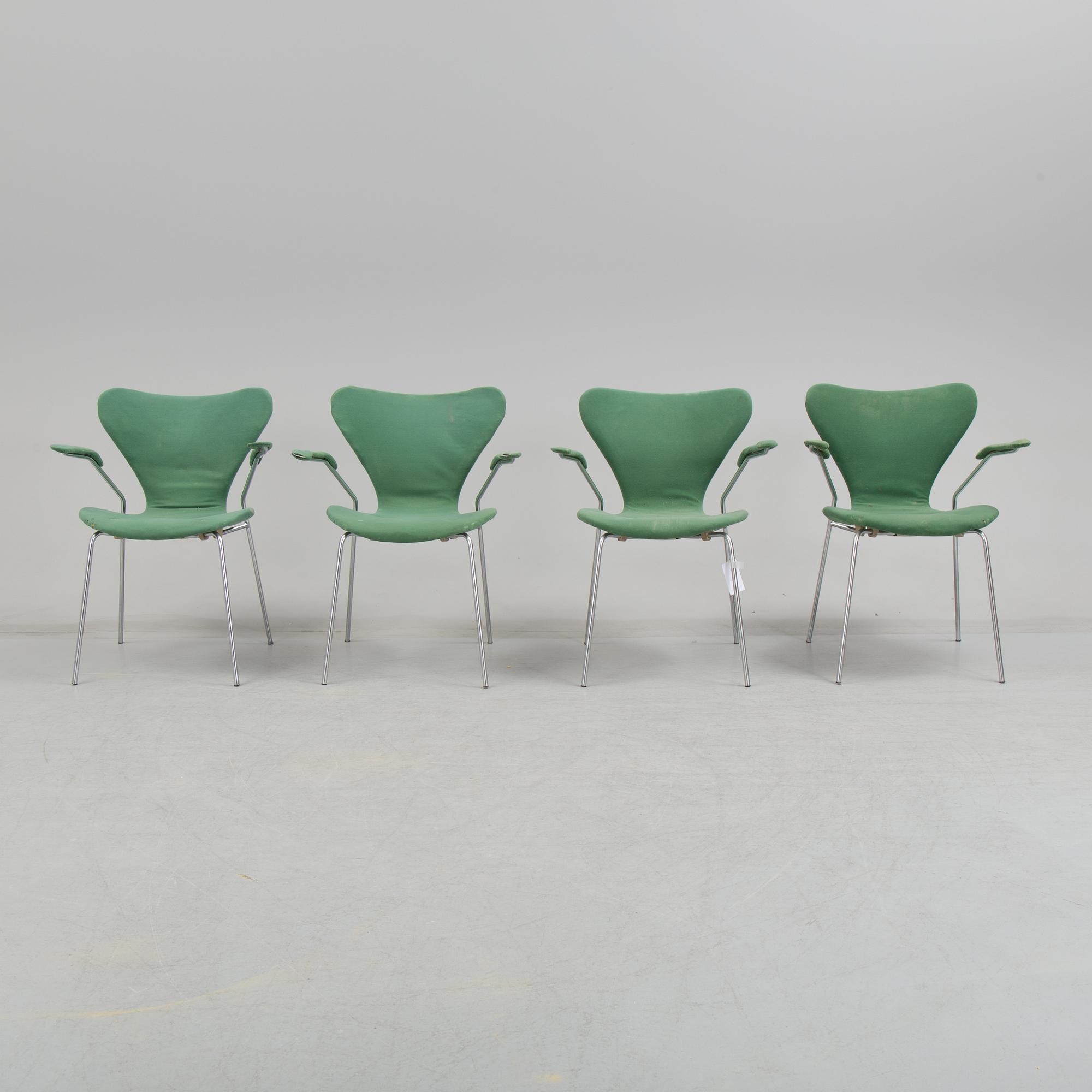 ARNE JACOBSEN, karmstolar, 4 st, "Sjuan" för Fritz Hansen, Danmark, 1970.