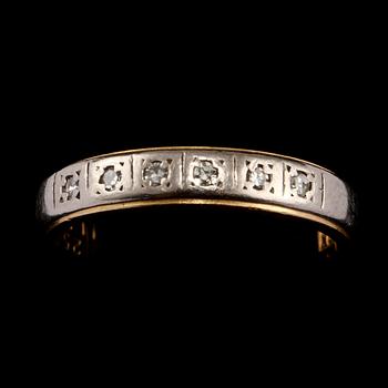 RINGAR, 2 st, 18k guld och vitguld med briljant och åttkantslipade diamanter. Total vikt 5 g.