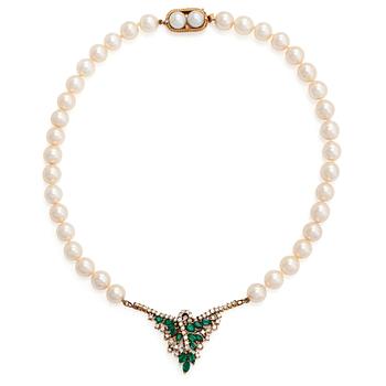 A cultured pearl necklace, pendant in 18K gold with emeralds and brilliant-cut diamonds.