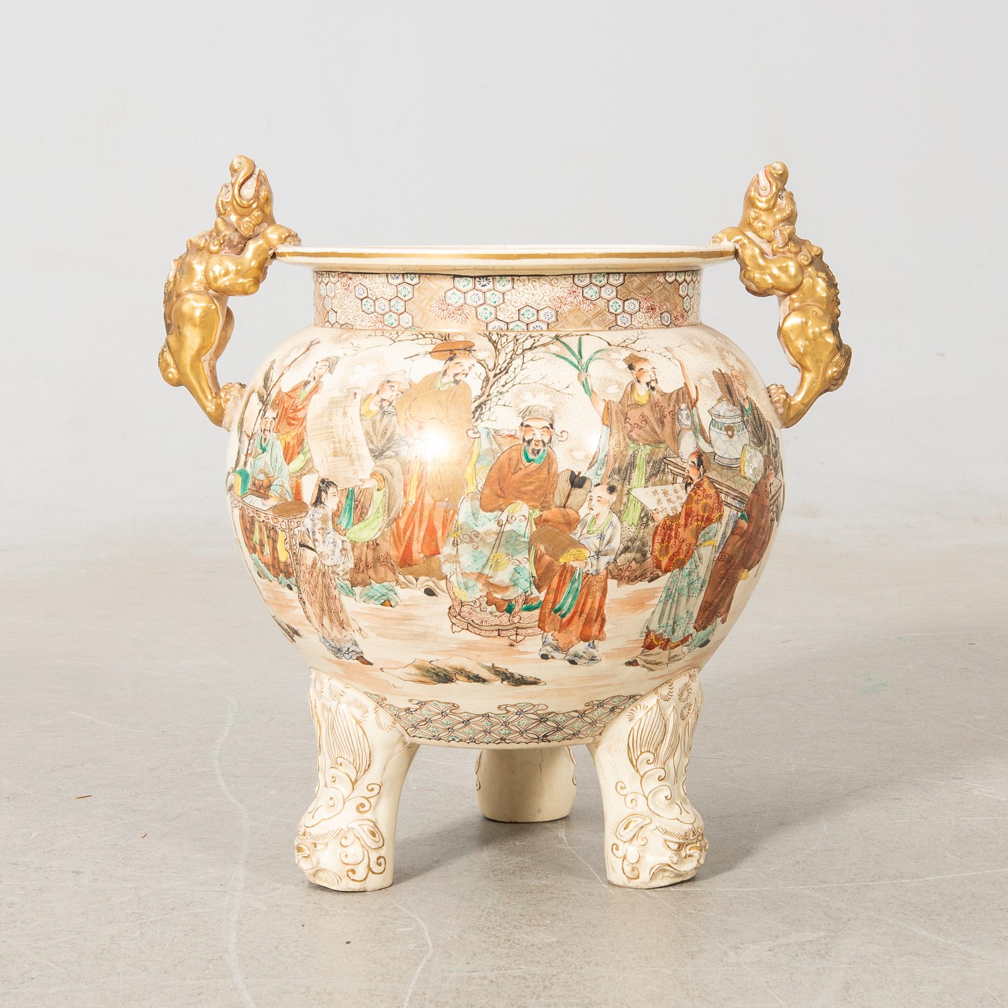 Vase Satsuma Japan circa 1900 porcelain.