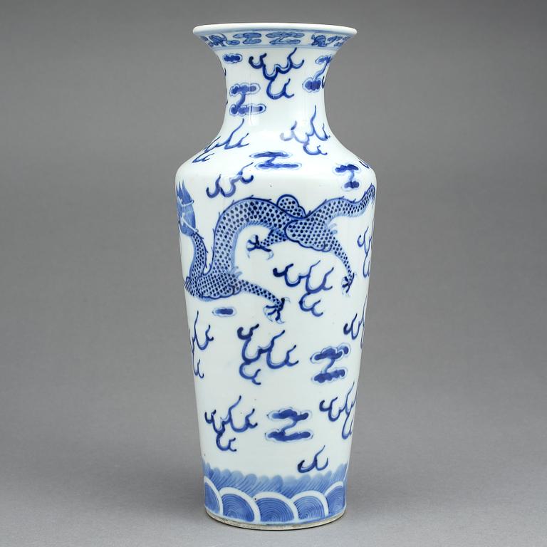 VAS, porslin, Kina, 1800/1900-tal.