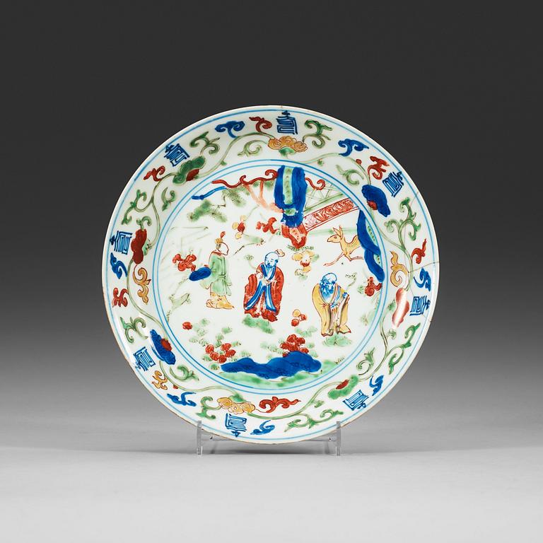 A wucai dish Ming dynasty, with Wanli's six character mark and period (1573-1619).