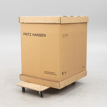 Arne Jacobsen, fåtölj, "Ägget", Fritz Hansen, Danmark, 2021.