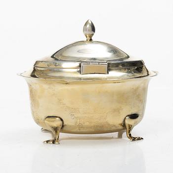 Arthur & John Zimmerman, skrin med lock, förgyllt silver, Birmingham, England 1910.