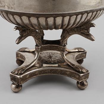 SOCKERSKRIN, silver, Olof Hagrelius, Mariefred,  empire, 1827, vikt 948 gram.