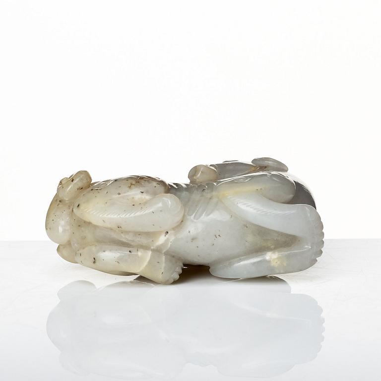 A nephrite sculpture of a mythical creature with a lingzhi fungus, late Qing dynasty.