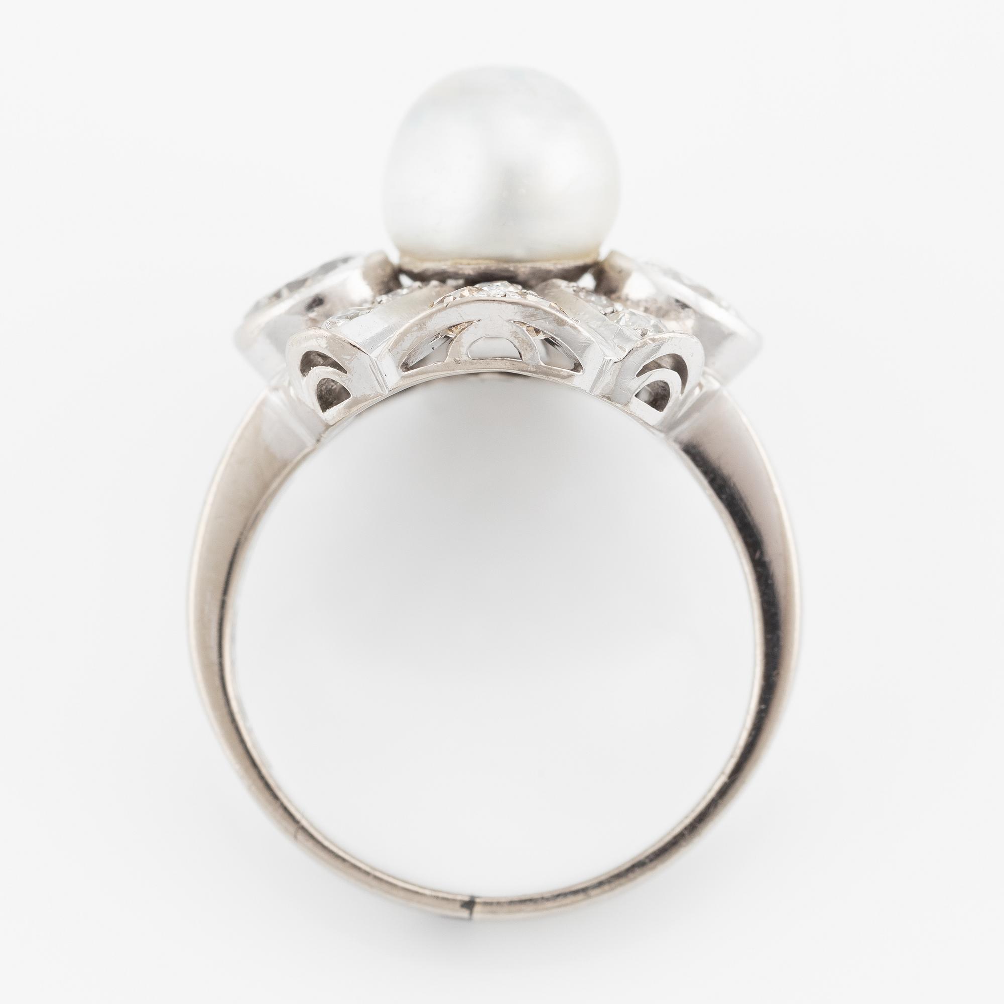 Ring, 18K white gold with a pearl and brilliant-cut and old-cut diamonds.