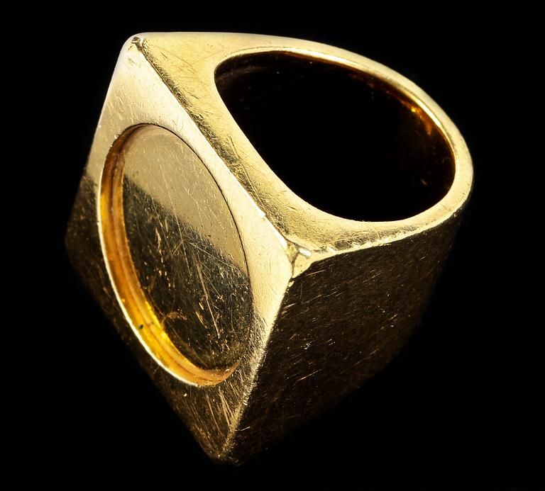 KLACKRING, 18k guld. Vikt 35 g.