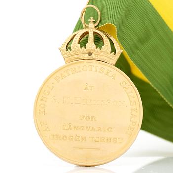 MEDALJ KUNGLIGA PATRIOTISKA SÄLLSKAPET, guld 18K, 1953. Vikt ca 41 gram.