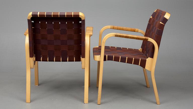 KARMSTOLAR, ett par, modell 45, Alvar Aalto, Artek. Modellen formgiven 1947.