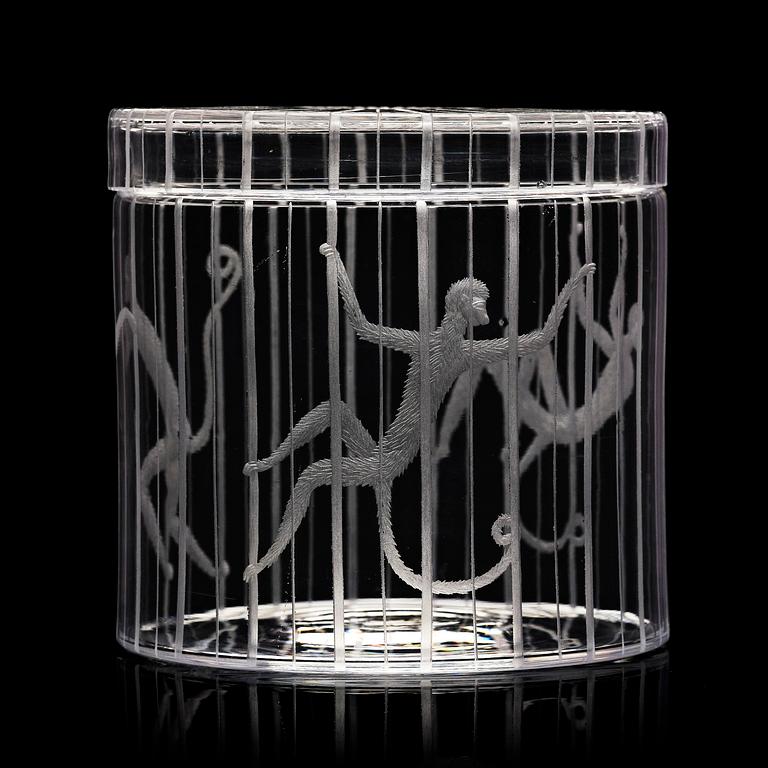 Edward Hald, an engraved lidded "Apburen" jar, Orrefors 1930.